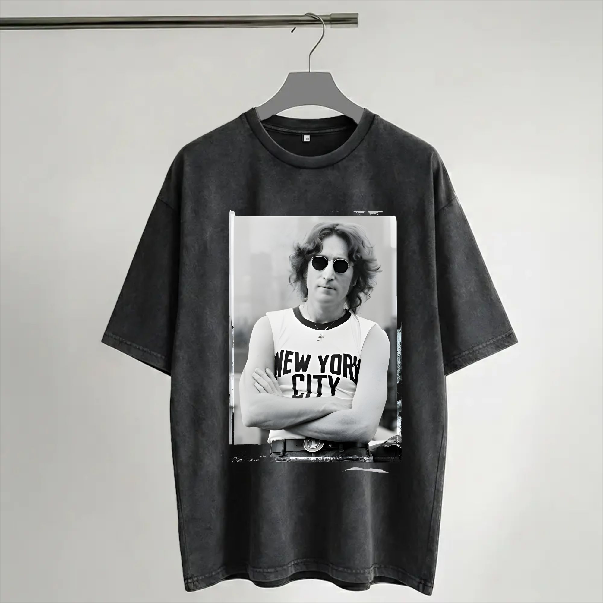 Street Fashion In New York - Chemise délavée Harajuku John Lennon 1972